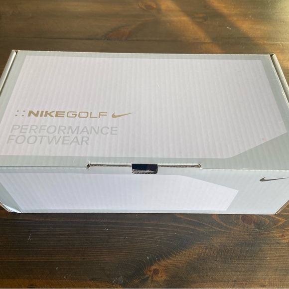 Brand new in box Women’s Nike Golf Shoes - Picture 7 of 8